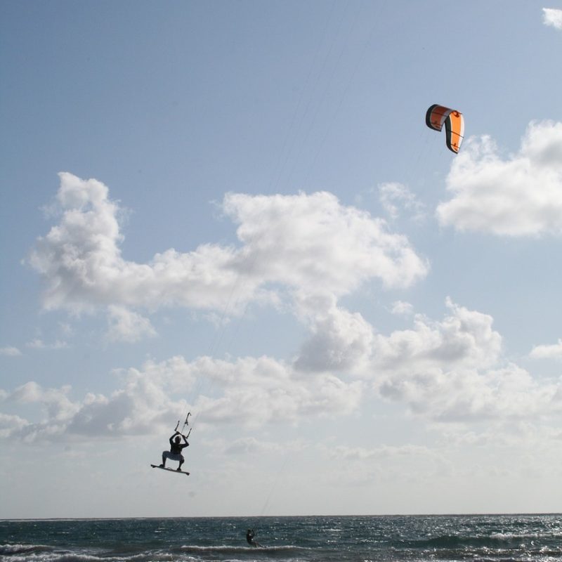 kite-surfing-1553938_1280