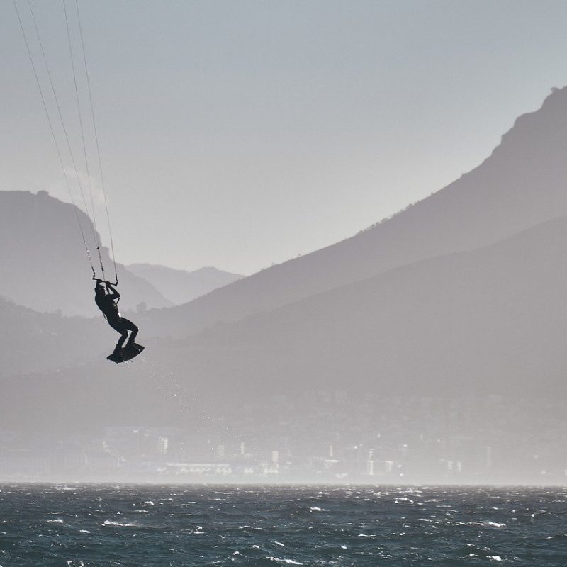 kitesurfing-7843135_1280
