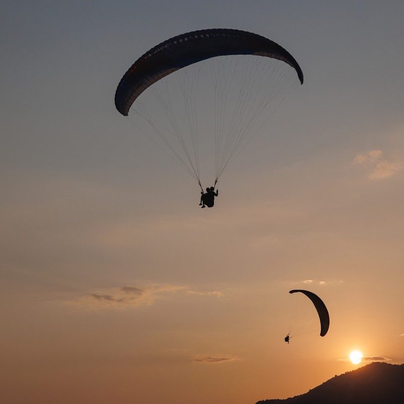 paragliding-8103063_1280